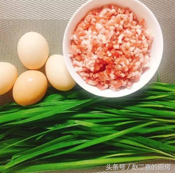 冬至日，教你10分钟包出韭菜饺子，并告诉你韭菜馅不出水的小秘密