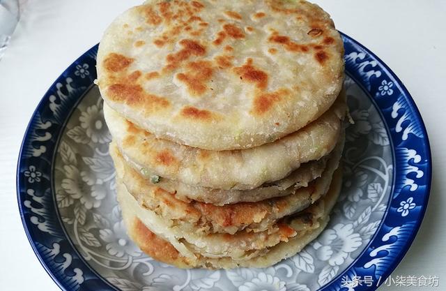 牛肉馅饼的最快速做法，不发面，不饧面，咬一口满嘴香，营养健康