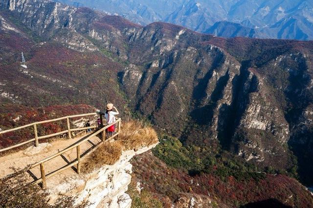 京郊红叶最美之地——坡峰岭，赏红叶、拍大片儿、逛特色山货大集、品地道农家菜……