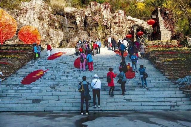 京郊红叶最美之地——坡峰岭，赏红叶、拍大片儿、逛特色山货大集、品地道农家菜……