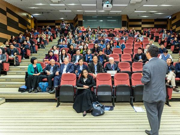 audience-auditorium-chairs-1709003 (1)