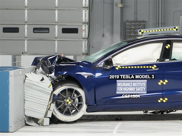 特斯拉 Mdoel 3 再获 IIHS 最高安全+奖：唯一一款电动车